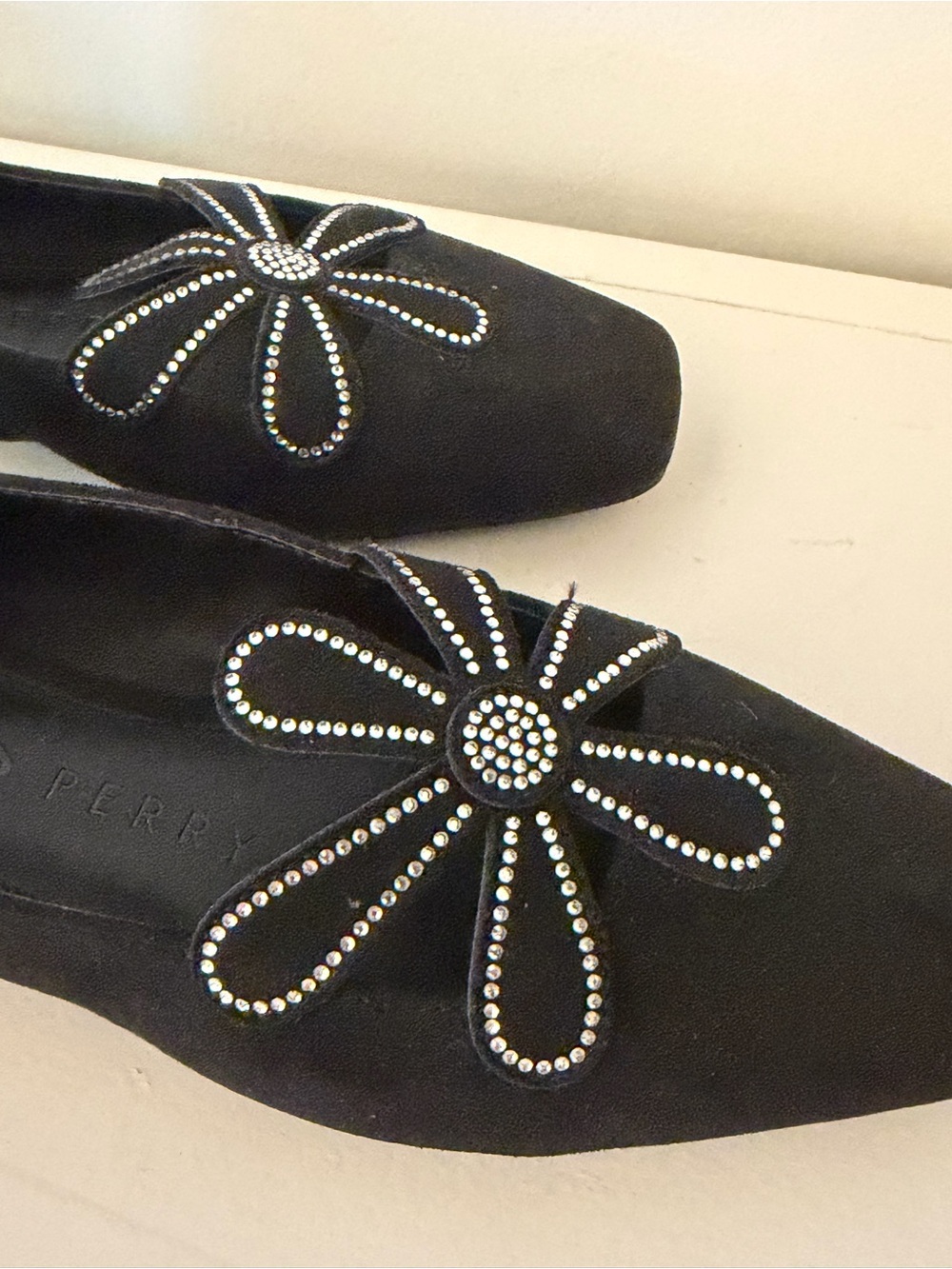 Katy Perry The Evie Daisy Flat. Brushed Black. Size 7.5. NWOB.